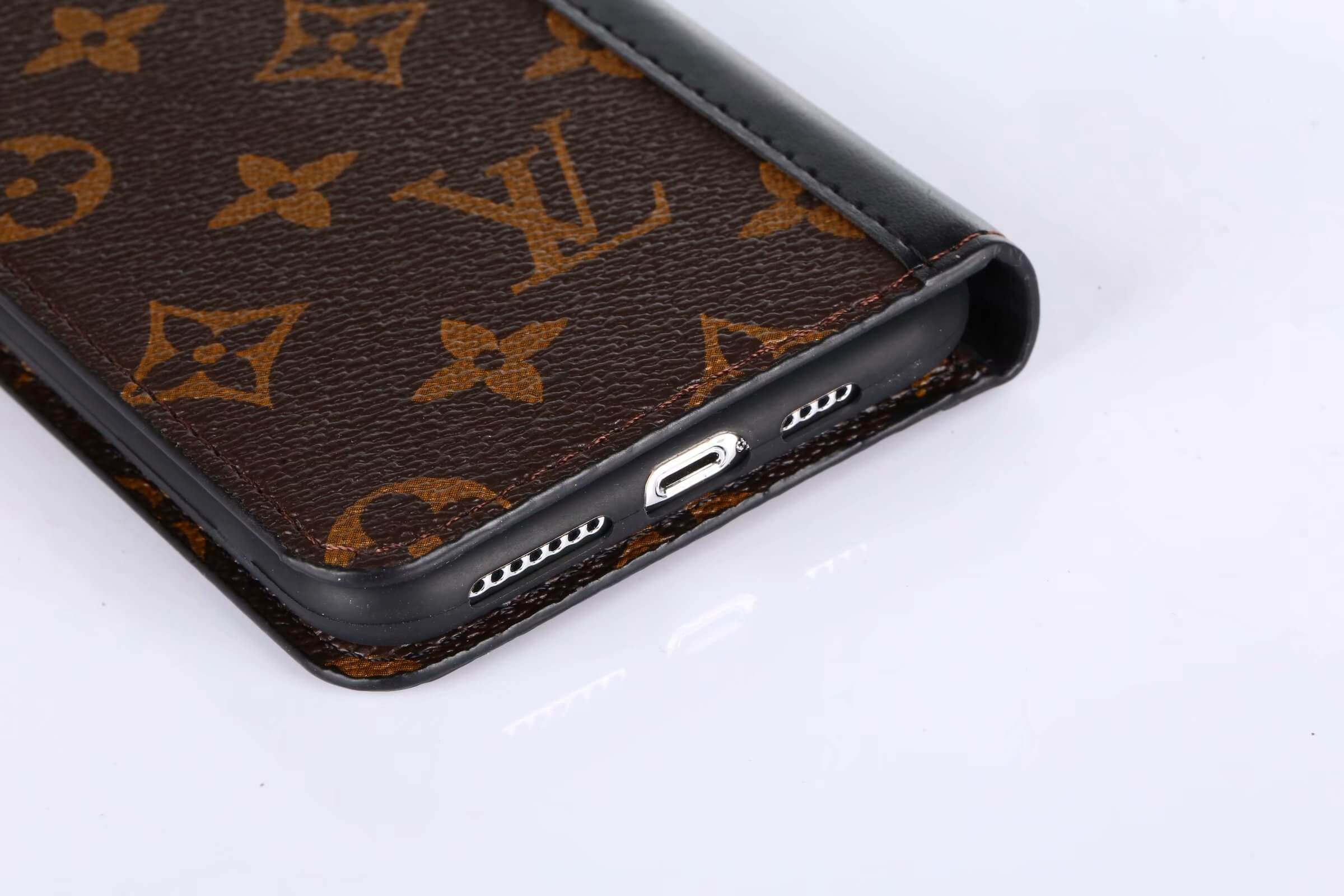 Louis Vuitton Black Monogram Thin Leather Case for iPhone 11 12 13 14 Pro  Max Xs XR 7 8 Plus 13 12 Mini - Louis Vuitton Case