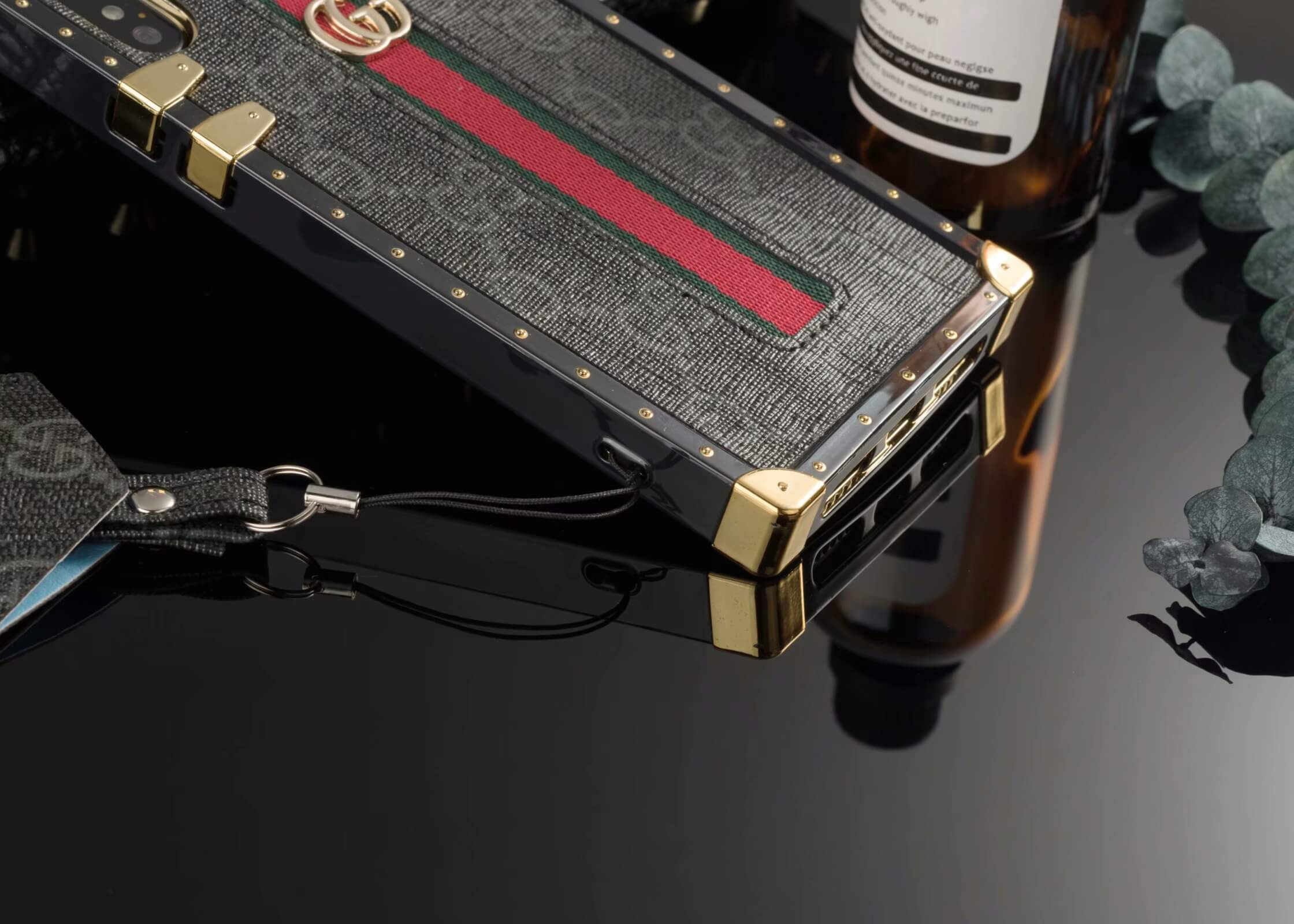Gucci Stripe Eye Trunk Case for Samsung Galaxy S24 S23 S22 S21 S20 S10 Ultra Plus Note 10 20 Ultra - Image 4