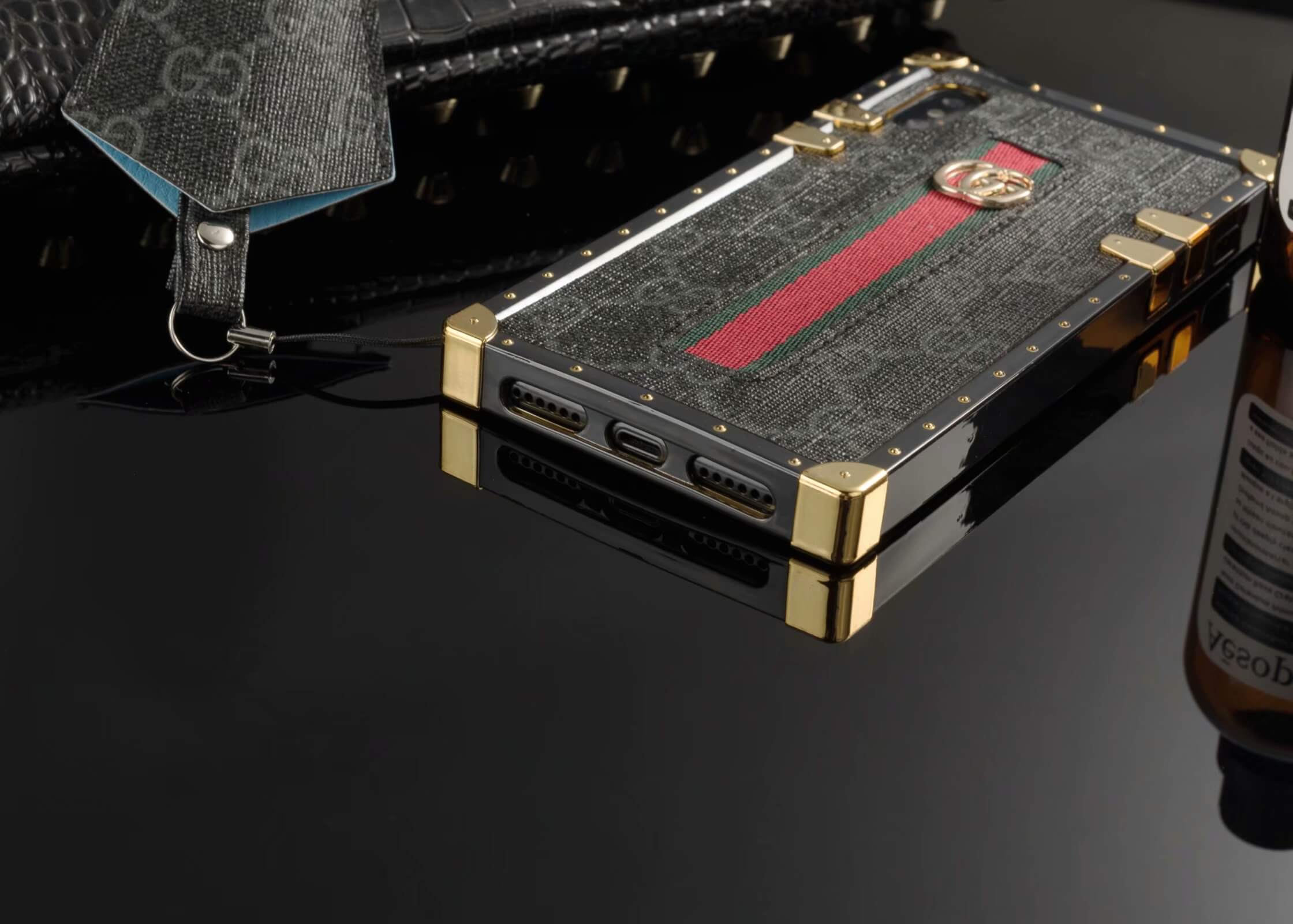 Gucci Stripe Eye Trunk Case for Samsung Galaxy S24 S23 S22 S21 S20 S10 Ultra Plus Note 10 20 Ultra - Image 5