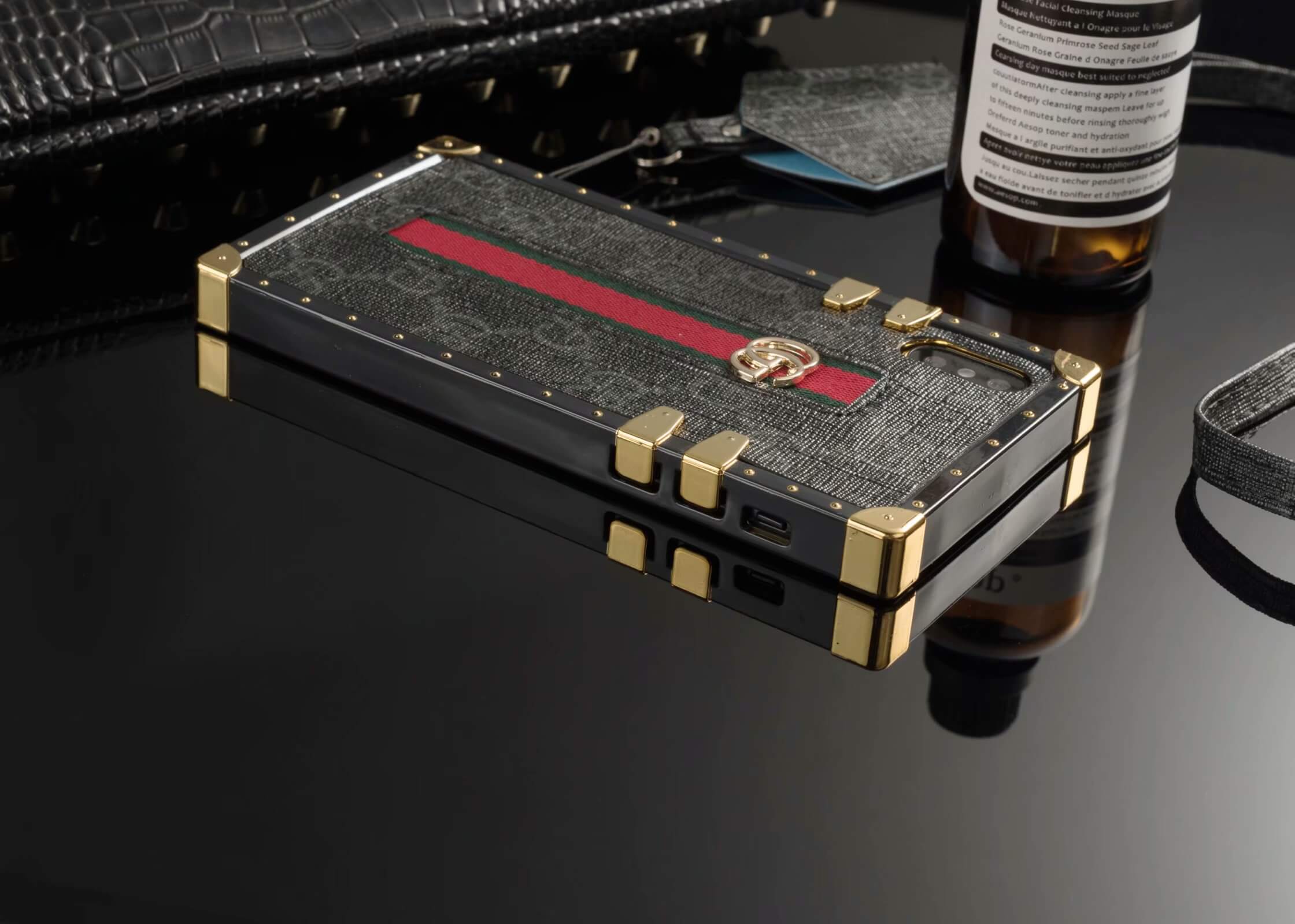 Gucci Stripe Eye Trunk Case for Samsung Galaxy S24 S23 S22 S21 S20 S10 Ultra Plus Note 10 20 Ultra - Image 2